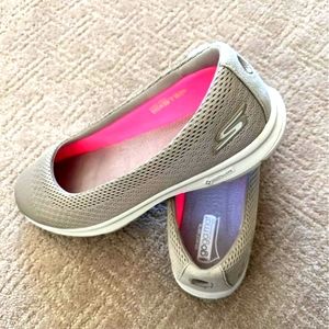 Skechers GoGo Mat GoStep Shoes size 8.5 Gray